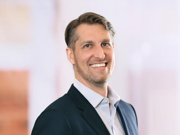 Professional Cropped Koss John Mintz