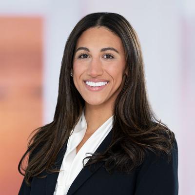 Alexis Soares Headshot